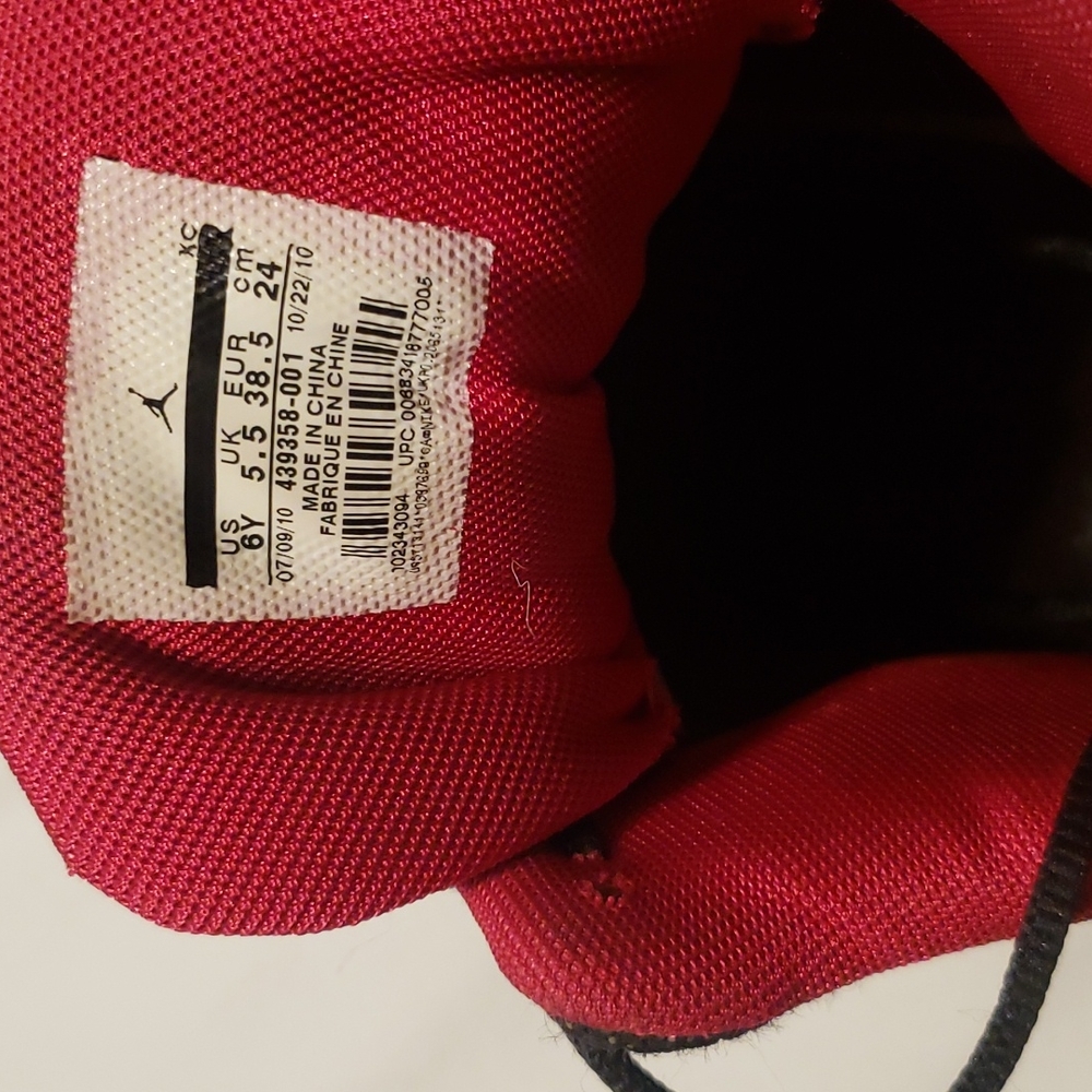 Air Jordan 13 GS Black Voltage Cherry - Picture 5 of 5